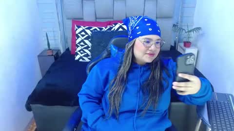 Snapshot of evelin_zaens chatting on 11-23-25, 04:23 evelin zaens online show from 11-23-25, 04:23