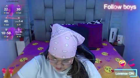 Snapshot of evelin_zaens chatting on 12-14-25, 04:51 evelin zaens online show from 12-14-25, 04:51