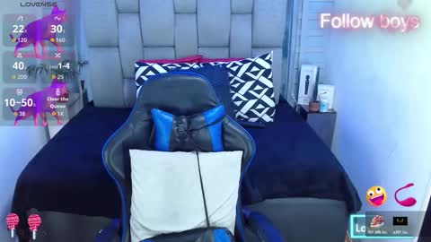 Snapshot of evelin_zaens chatting on 12-15-25, 05:12 evelin zaens online show from 12-15-25, 05:12