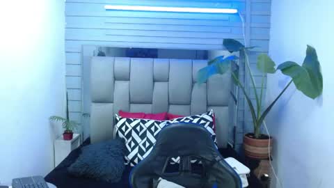 evelin zaens online show from 04-28-26, 04:06