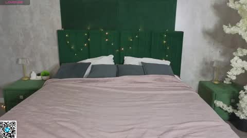 Evelina online show from 04-14-26, 01:00