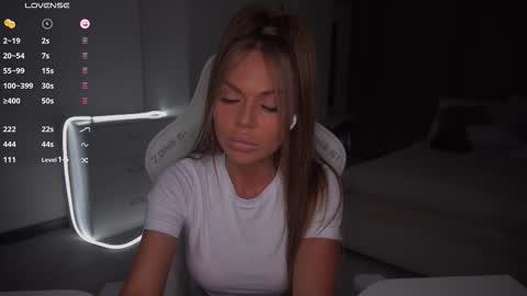 Evelina online show from 10-17-25, 02:41