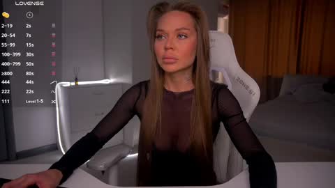 Evelina online show from 04-27-26, 12:25