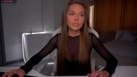 Snapshot of evelina_fox chatting on 05-04-26, 02:35 Evelina online show from 05-04-26, 02:35