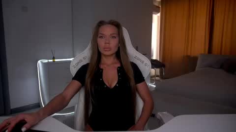 Snapshot of evelina_fox chatting on 05-11-26, 11:49 Evelina online show from 05-11-26, 11:49