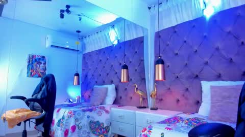 Snapshot of evelinamoon_ chatting on 10-26-25, 02:50 evelinamoon_ online show from 10-26-25, 02:50