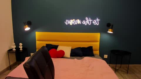 Eveline online show from 04-28-26, 08:41