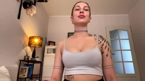Snapshot of evelyn_charm chatting on 05-26-26, 12:12 Evelyn Charm online show from 05-26-26, 12:12