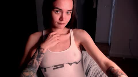 Snapshot of evelyn_gg chatting on 09-19-25, 01:45 Evelyn online show from 09-19-25, 01:45