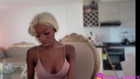 Snapshot of evelyn_jhonson3 chatting on 12-03-24, 06:49 E V E L Y N online show from 12-03-24, 06:49