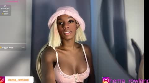 Snapshot of evelyn_jhonson3 chatting on 12-12-24, 11:18 E V E L Y N online show from 12-12-24, 11:18