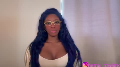 Snapshot of evelyn_jhonson3 chatting on 12-21-24, 01:42 E V E L Y N online show from 12-21-24, 01:42