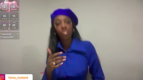 Snapshot of evelyn_jhonson3 chatting on 02-06-25, 11:43 E V E L Y N online show from 02-06-25, 11:43