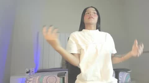 evelyn_jones__ online show from 09-12-25, 04:01