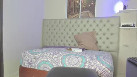 evelyn_jones__ online show from 09-25-25, 02:43