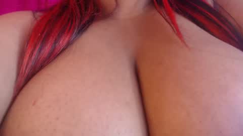 Evelyn Sandoval online show from 11-25-25, 01:49