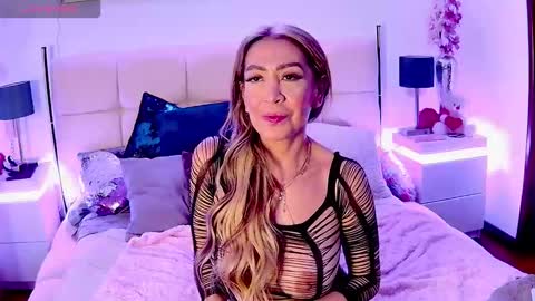 EvelynaGrey online show from 11-10-25, 06:12