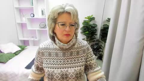 Evelyn online show from 01-06-26, 05:00