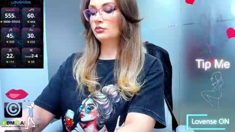 Snapshot of evelyne_rose chatting on 05-09-26, 04:39 evelyne_rose online show from 05-09-26, 04:39