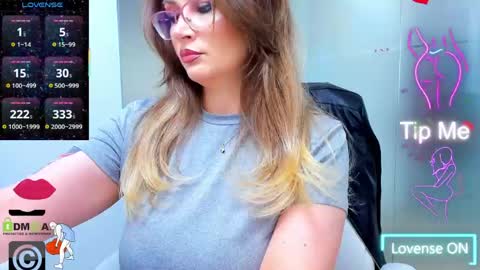Snapshot of evelyne_rose chatting on 05-31-26, 05:15 evelyne_rose online show from 05-31-26, 05:15