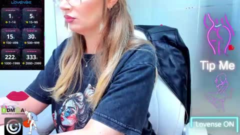 Snapshot of evelyne_rose chatting on 06-03-26, 05:21 evelyne_rose online show from 06-03-26, 05:21