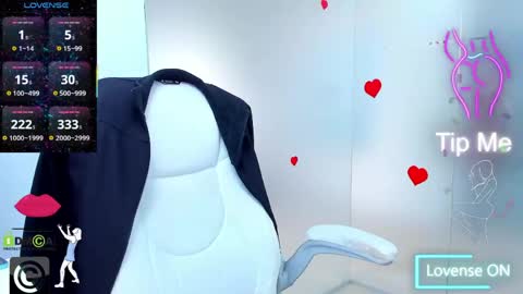 Snapshot of evelyne_rose chatting on 06-09-26, 05:19 evelyne_rose online show from 06-09-26, 05:19