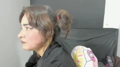 Evelyne online show from 04-19-26, 01:38