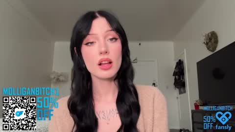 Snapshot of evelynforever chatting on 02-12-25, 10:37 Evelyn online show from 02-12-25, 10:37