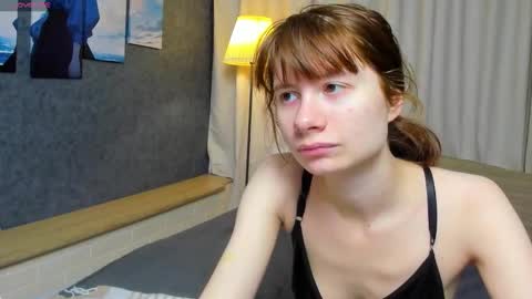 Snapshot of evelynjin_ chatting on 10-19-25, 03:12 Evelyn online show from 10-19-25, 03:12