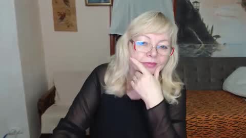 BarbaraBlondy online show from 11-22-25, 08:52