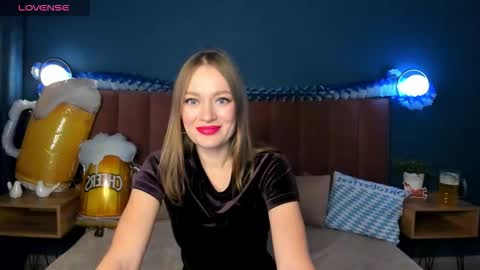 Snapshot of evelynpoole chatting on 09-30-25, 01:32 Evelyn online show from 09-30-25, 01:32