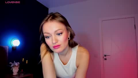 Snapshot of evelynpoole chatting on 10-12-25, 01:37 Evelyn online show from 10-12-25, 01:37