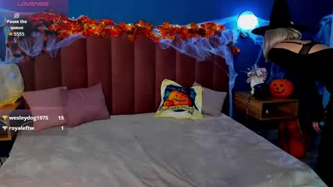 Snapshot of evelynpoole chatting on 10-23-25, 01:49 Evelyn online show from 10-23-25, 01:49