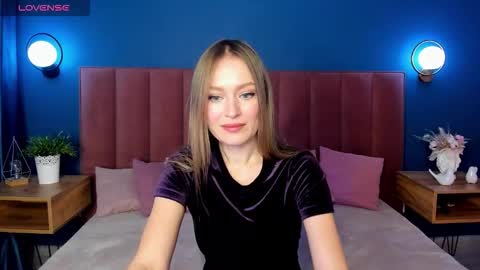 Snapshot of evelynpoole chatting on 11-21-25, 01:37 Evelyn online show from 11-21-25, 01:37