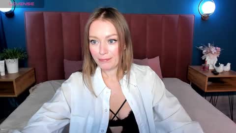 Snapshot of evelynpoole chatting on 11-24-25, 01:27 Evelyn online show from 11-24-25, 01:27