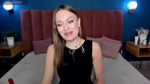 Snapshot of evelynpoole chatting on 11-30-25, 01:31 Evelyn online show from 11-30-25, 01:31