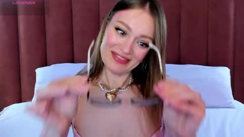 Evelyn online show from 04-13-26, 01:44