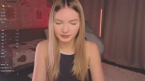 Snapshot of evelynsin_ chatting on 10-18-25, 11:44 Evelyn online show from 10-18-25, 11:44