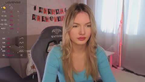 Snapshot of evelynsin_ chatting on 10-22-25, 09:31 Evelyn online show from 10-22-25, 09:31