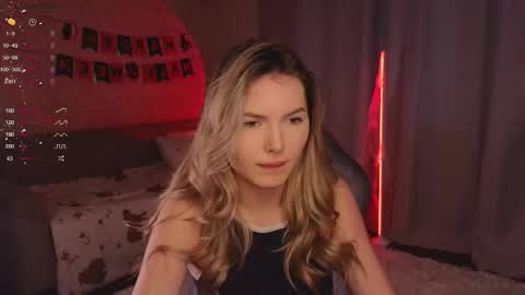 Snapshot of evelynsin_ chatting on 10-24-25, 11:06 Evelyn online show from 10-24-25, 11:06