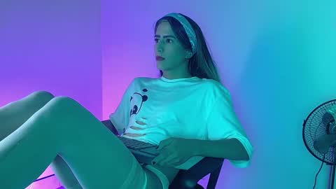 everly_monroe online show from 10-17-25, 05:48