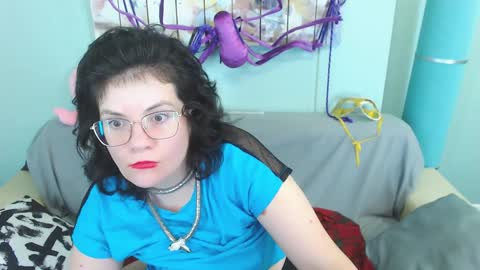 Snapshot of everly_rays chatting on 12-05-24, 07:38 Everly online show from 12-05-24, 07:38