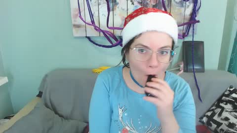 Snapshot of everly_rays chatting on 12-25-24, 04:54 Everly online show from 12-25-24, 04:54