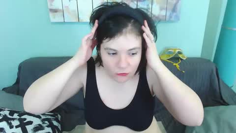 Snapshot of everly_rays chatting on 02-18-25, 01:33 Everly online show from 02-18-25, 01:33