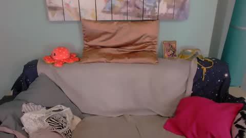 Snapshot of everly_rays chatting on 11-26-25, 01:01 Everly online show from 11-26-25, 01:01