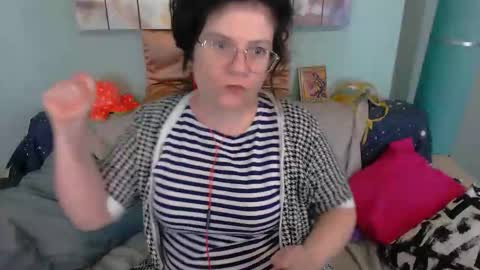 Snapshot of everly_rays chatting on 11-28-25, 05:21 Everly online show from 11-28-25, 05:21