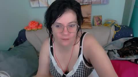 Snapshot of everly_rays chatting on 11-30-25, 07:40 Everly online show from 11-30-25, 07:40