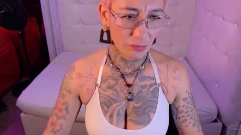 Snapshot of everlyn_sexx chatting on 02-20-26, 11:54 everlyn_sexx online show from 02-20-26, 11:54