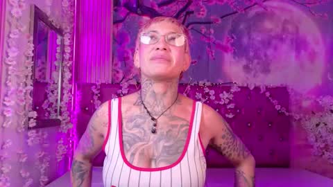 Snapshot of everlyn_sexx chatting on 02-22-26, 01:31 everlyn_sexx online show from 02-22-26, 01:31