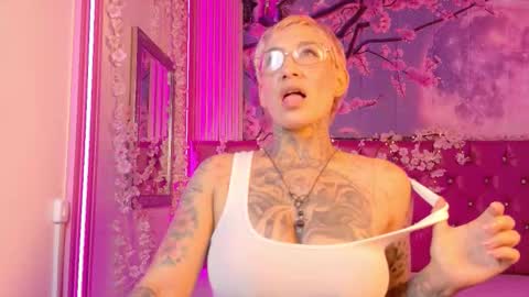 Snapshot of everlyn_sexx chatting on 02-28-26, 06:09 everlyn_sexx online show from 02-28-26, 06:09